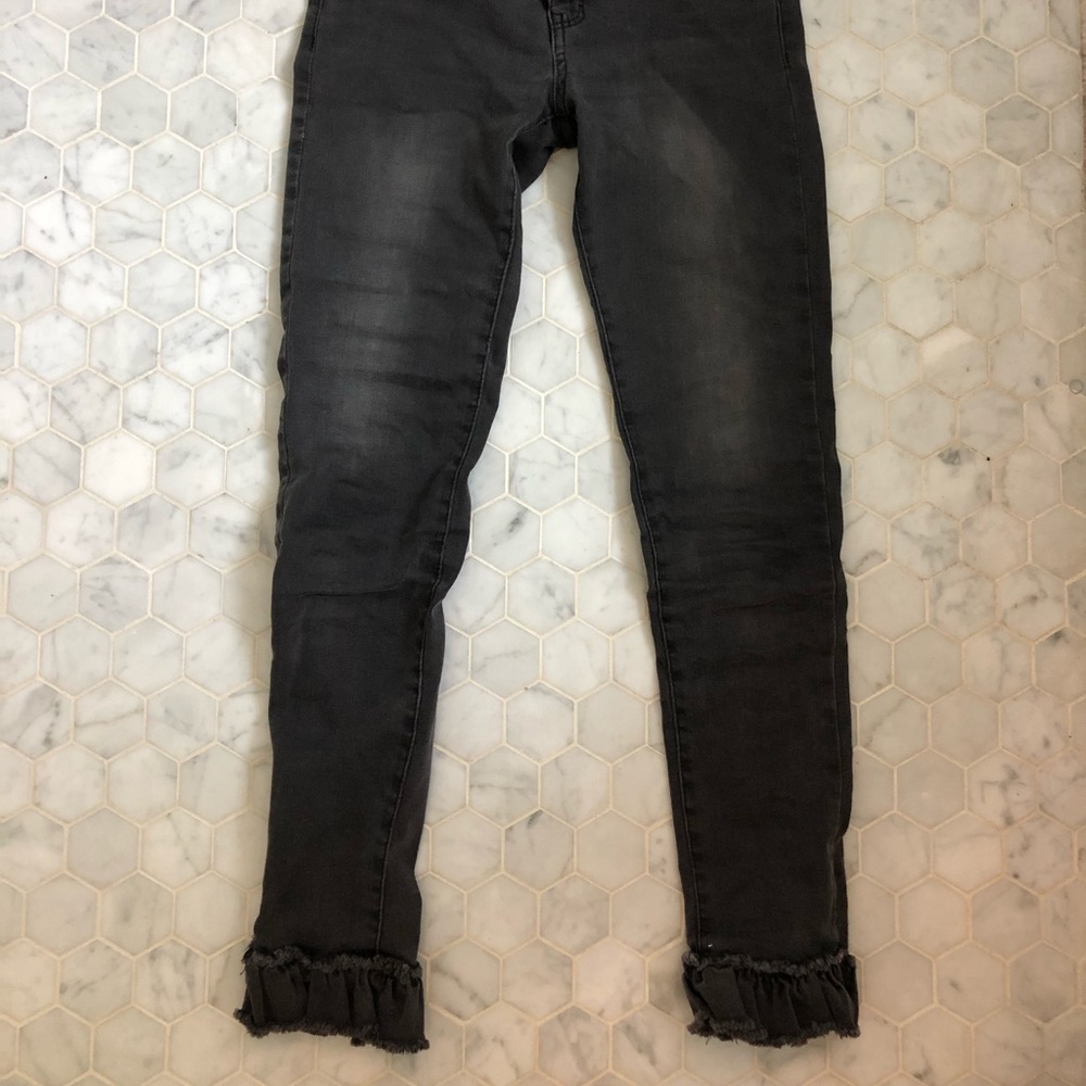 levi’s gray skinny jeans with ruffle